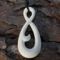 Acht Anhänger Schmuck Maori Knochen Kette Handarbeit