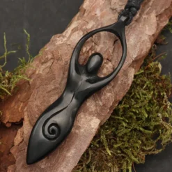 Angerone Hornschmuck Anhänger Kette Handarbeit