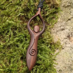Angerone römische Göttin Schmuck Anhänger Holz