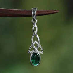 Anhänger keltischen Knoten mit grünem Zirkonia gefasst 925 Silber