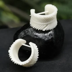 Creole Feder aus Knochen Ohrschmuck (Paar)