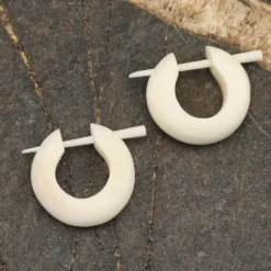 Creole Ohrschmuck aus Knochen geschnitzt (Paar)