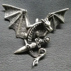 Drache mit Schwert Silberschmuck Anhänger 925 Silber