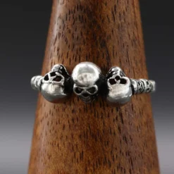 Drei Totenköpfe Ring Gothic 925er Silber