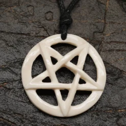 Drudenfuß Kette Schmuck aus Knochen geschnitzt Pentagramm Anhänger