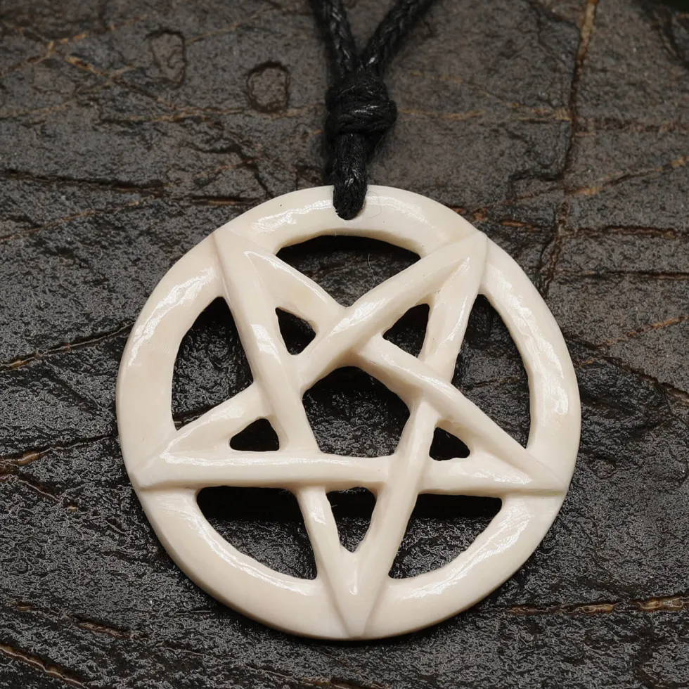 Drudenfuß Kette Schmuck aus Knochen geschnitzt Pentagramm Anhänger