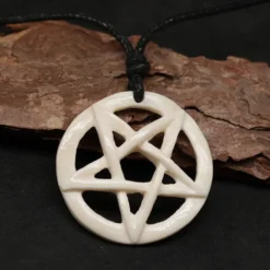 Drudenfuß Kette Schmuck aus Knochen geschnitzt Pentagramm Anhänger