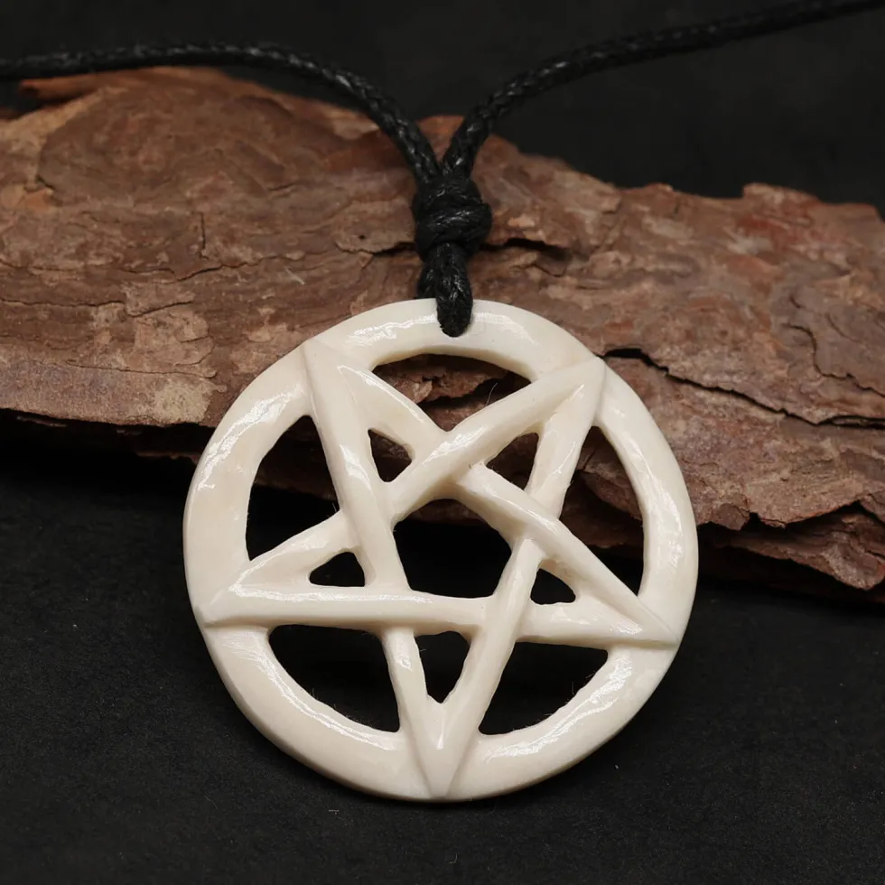 Drudenfuß Kette Schmuck aus Knochen geschnitzt Pentagramm Anhänger