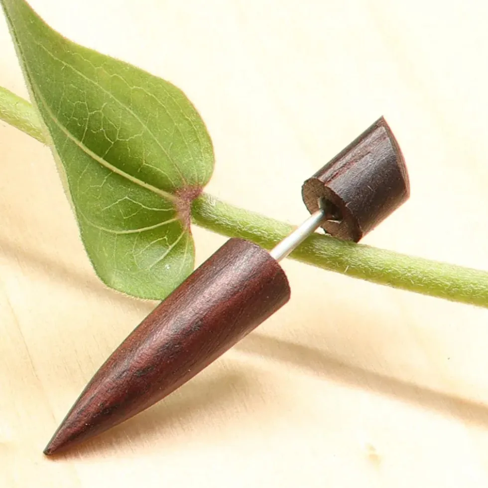 Fakepiercing Holzschmuck Stab geschnitzter Ohrschmuck (Paar)
