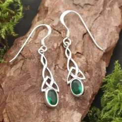 Feiner Ohrringe keltischer Knoten mit grünem Zirkonia Emerald