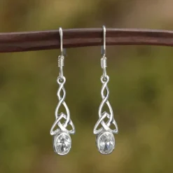 Feiner Ohrringe keltischer Knoten mit Zirkonia glasklar Kristall