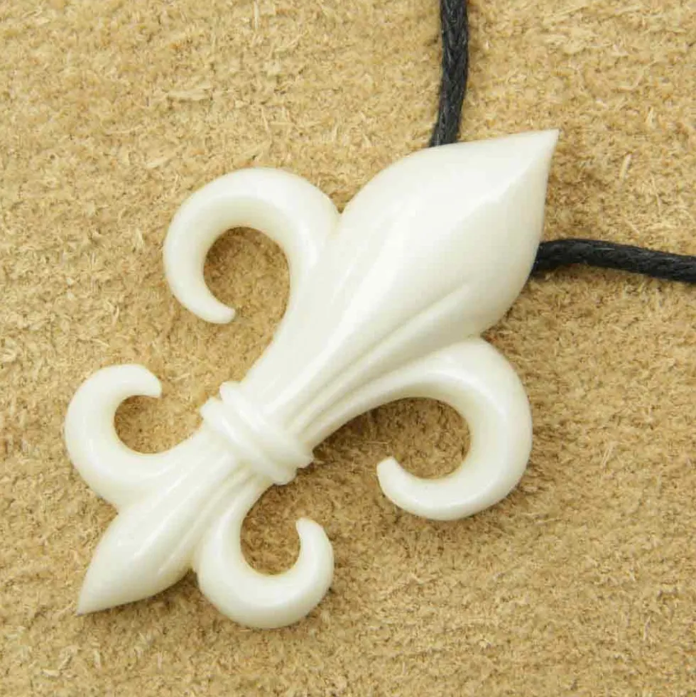 Fleur de Lys Anhänger Knochen