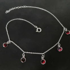 Fußkettchen mit roten Zirkonia Steinen hängend 925 Silber