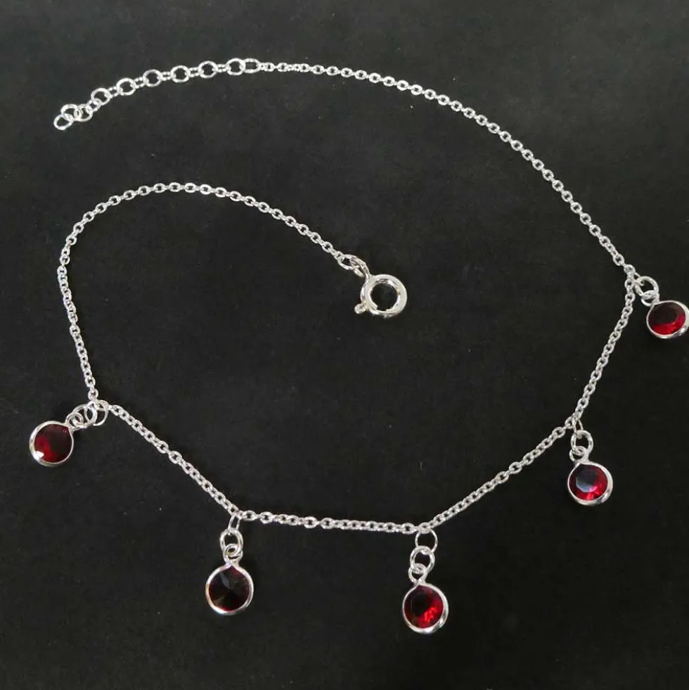 Fußkettchen mit roten Zirkonia Steinen hängend 925 Silber