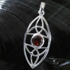 Granat Edelstein keltischer 925 Silberschmuck Anhänger