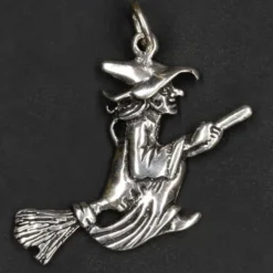 Hexe auf Besen Schmuck Anhänger aus Silber 925