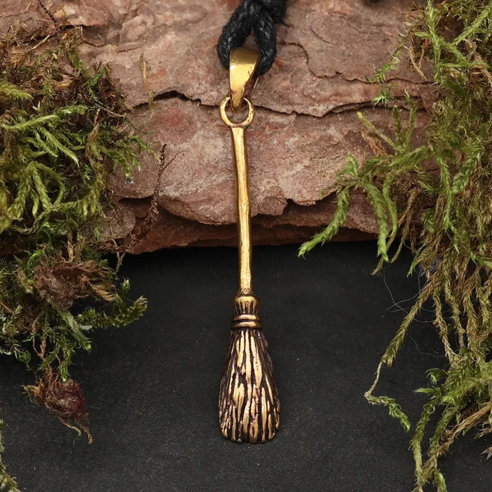 Hexenbesen Anhänger Schmuck Bronze