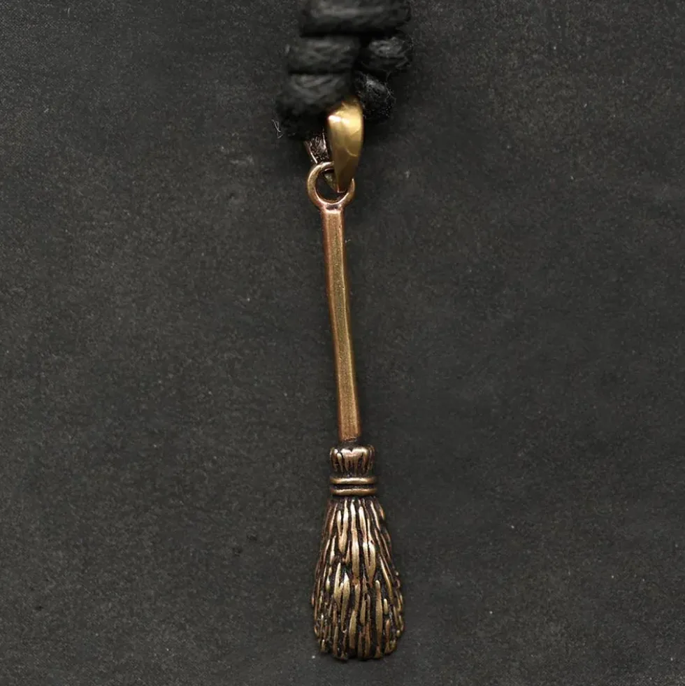 Hexenbesen Anhänger Schmuck Bronze