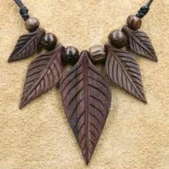 Holzschmuck Blatt Kette Collier geschnitzt