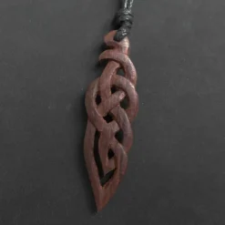 Holzschmuck keltischer Schmuck Anhänger geschnitzter Kettenanhänger