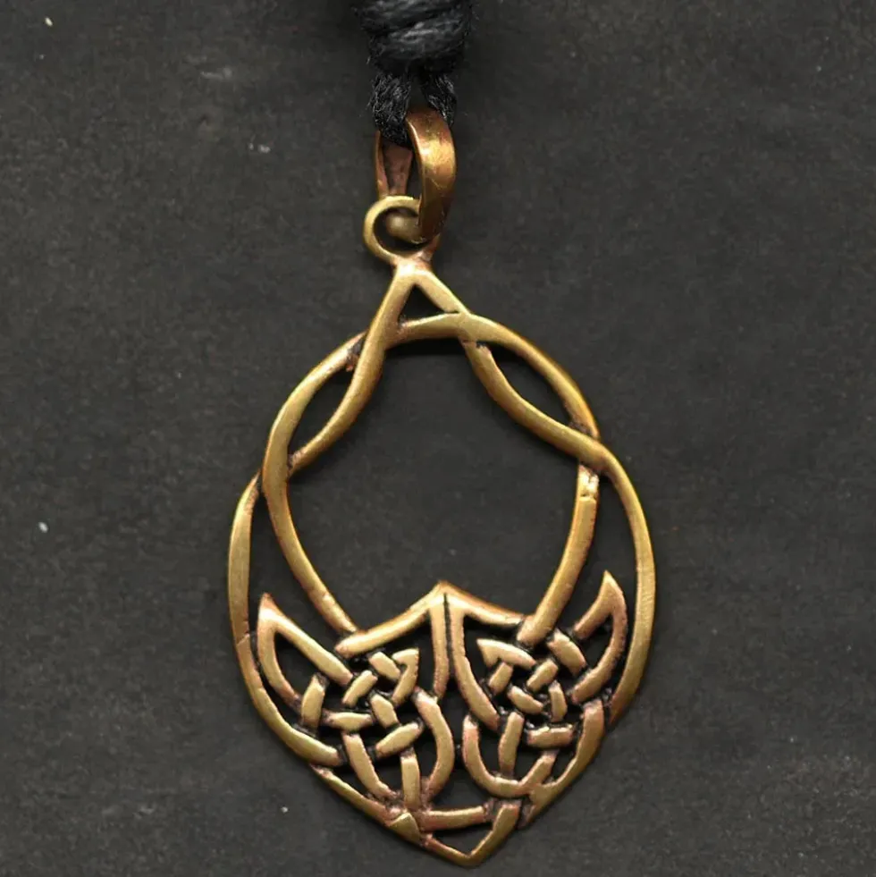 keltischer Bronzeschmuck Anhänger Keltenblatt