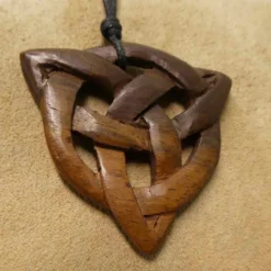 keltischer Schmuck aus Holz Taliesin zweifarbig