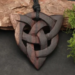 keltischer Schmuck aus Holz Taliesin zweifarbig