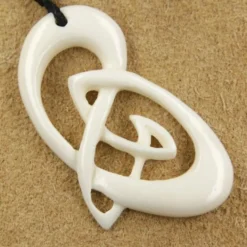 Keltischer Schmuck aus Knochen Kette
