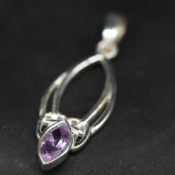 Kettenanhänger Amethyst in keltischen Knoten gefasst 925 Silber