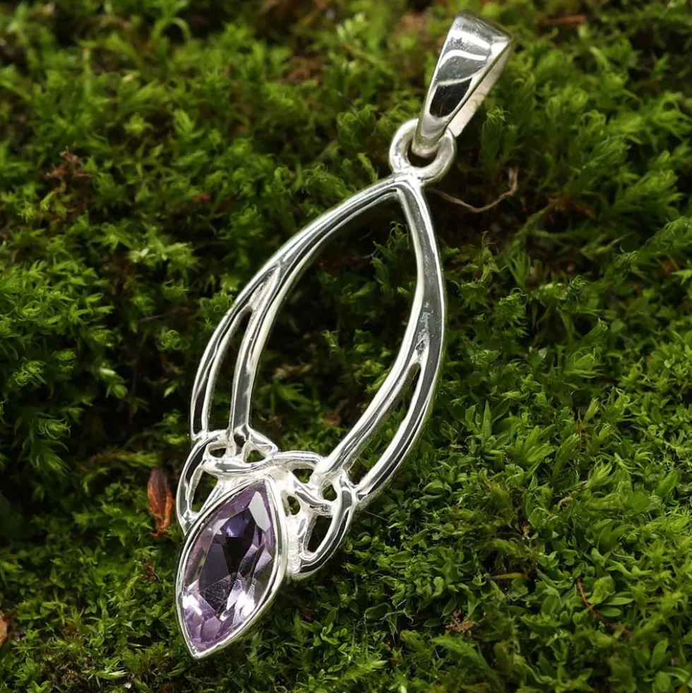 Kettenanhänger Amethyst in keltischen Knoten gefasst 925 Silber