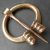 Klassische Gewandnadel Bronze Fibel Mittelalter