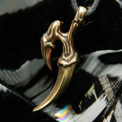 Klaue Bronzeschmuck Anhänger groß