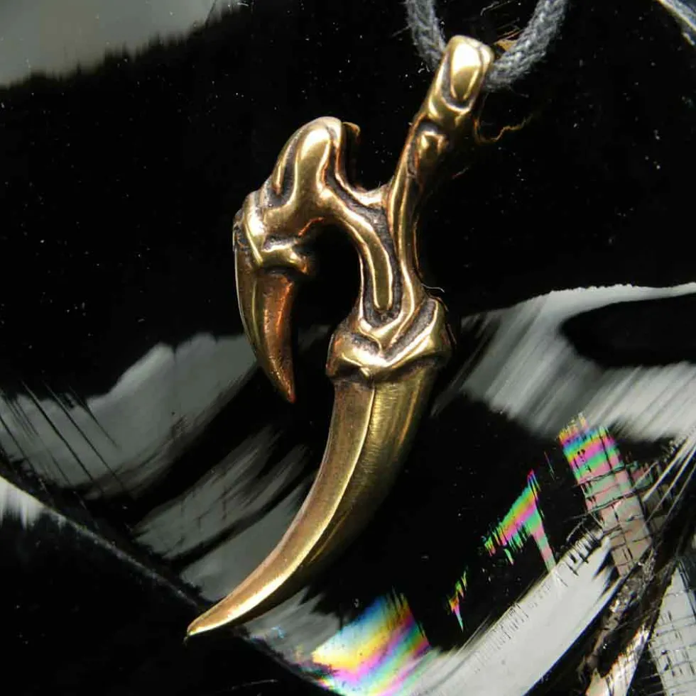 Klaue Bronzeschmuck Anhänger groß