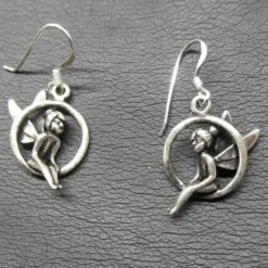 Kleine Fee Silber Ohrhänger Elfe im Kreis sitzend Ohrschmuck 925 Silber