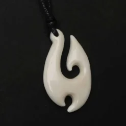Maori Hei Matau 4cm Knochenschmuck Kettenanhänger