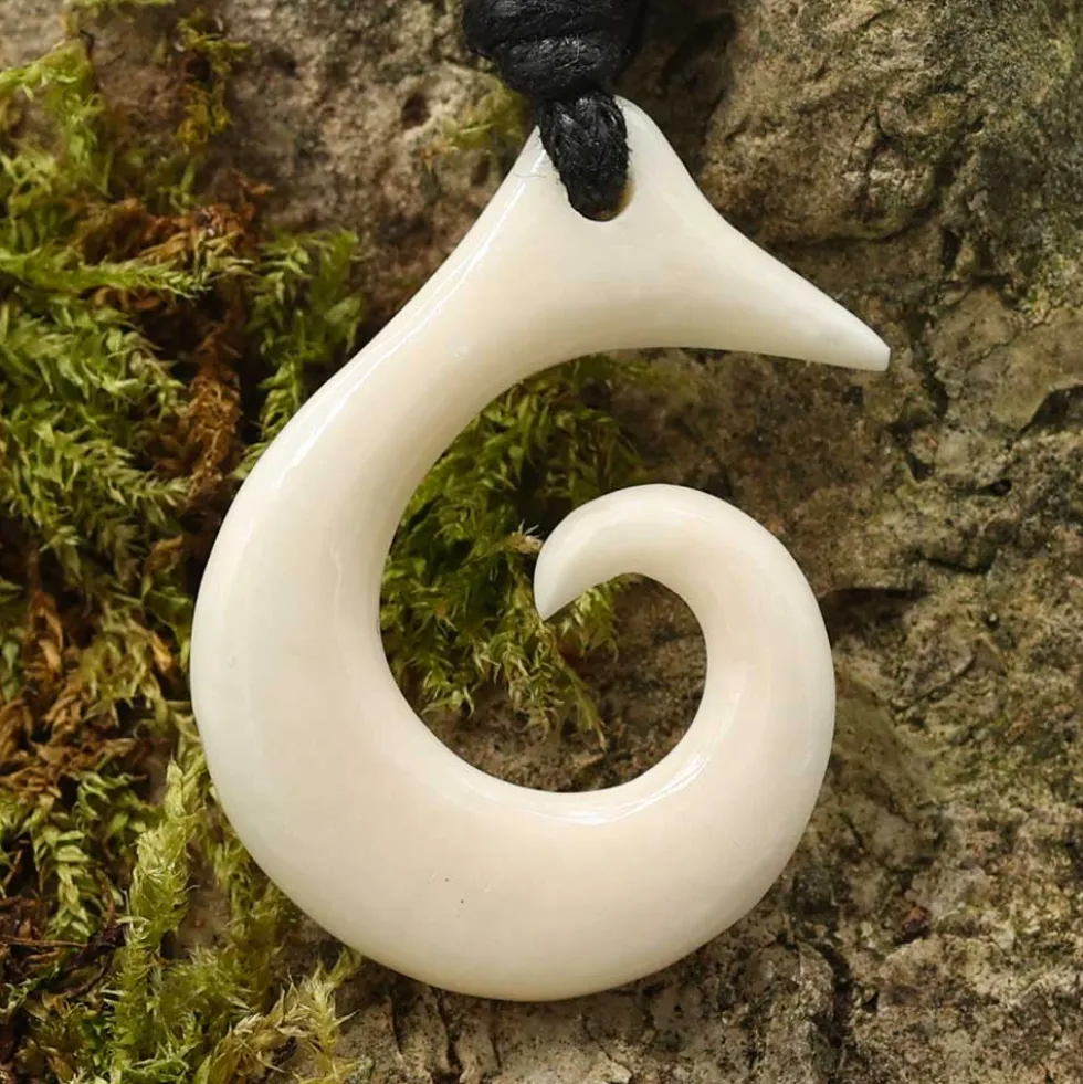 Maori Kiwispirale Schmuck aus Knochen Kette