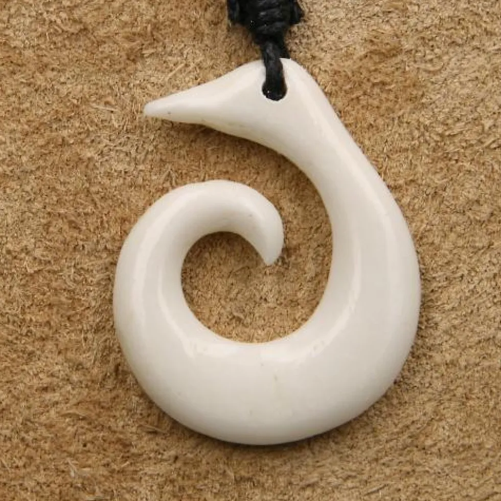 Maori Kiwispirale Schmuck aus Knochen Kette