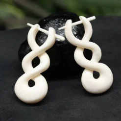 Maori Ohrring Triple Ohrschmuck Hänger 4cm Knochen (Paar)