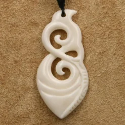Maori Schmuck Anhänger aus Knochen Kette
