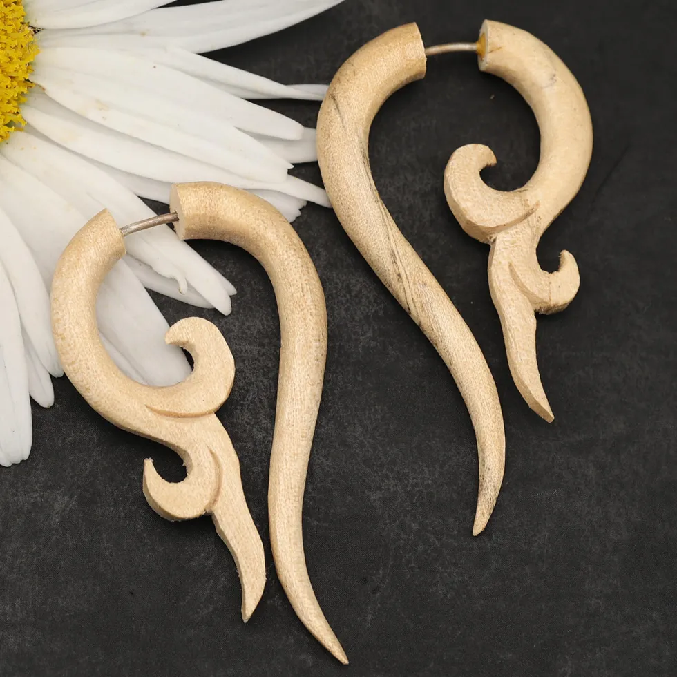 Matau Holzschmuck Ohrschmuck Fake Piercing weißes Holz (Paar)