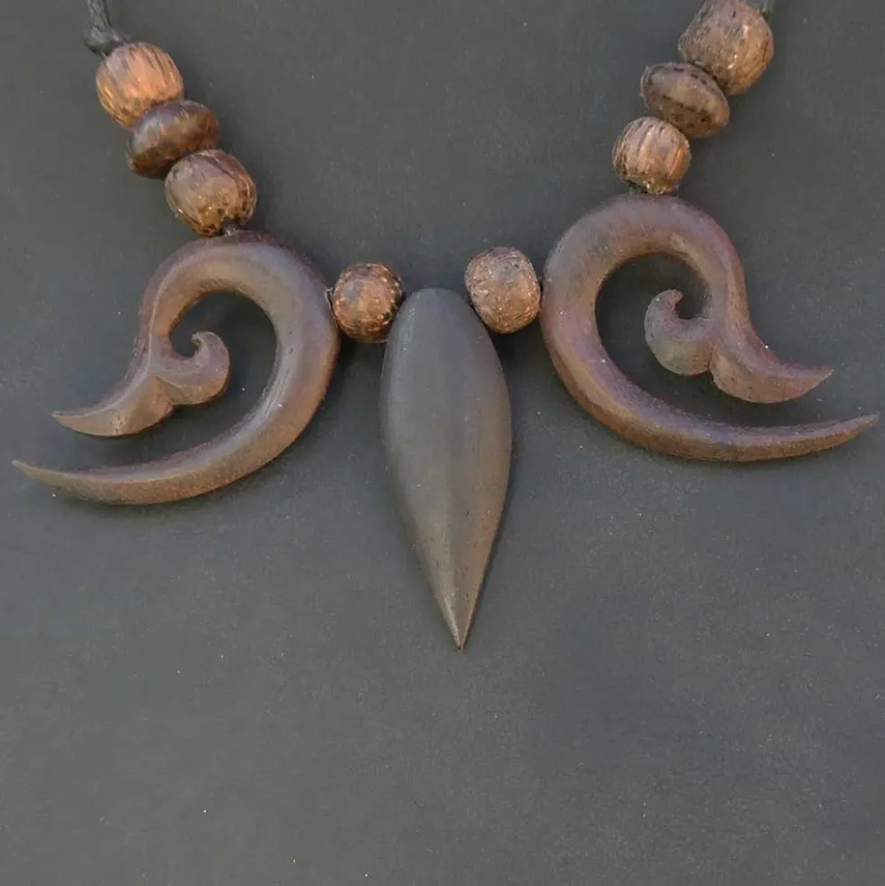 Muin Holzschmuck Kette Collier geschnitzt