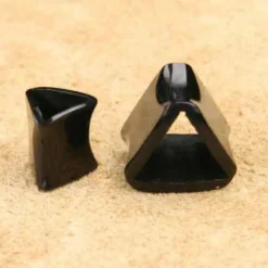 Ohrtunnel aus Horn Triad Piercing Ohr