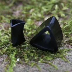 Ohrtunnel aus Horn Triad Piercing Ohr