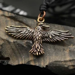 Rabe fliegend Schmuck Bronze Anhänger