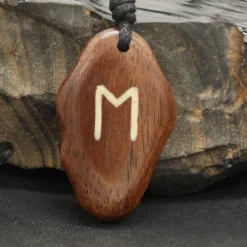 Rune Holz Schmuck ehwo - älteres Futhark