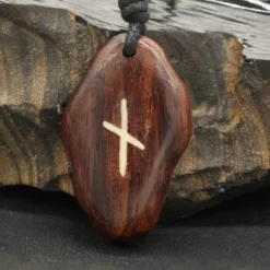 Rune Holz Schmuck naudhiz - älteres Futhark