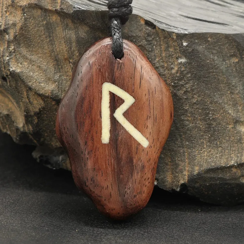 Rune Holz Schmuck raidho - älteres Futhark
