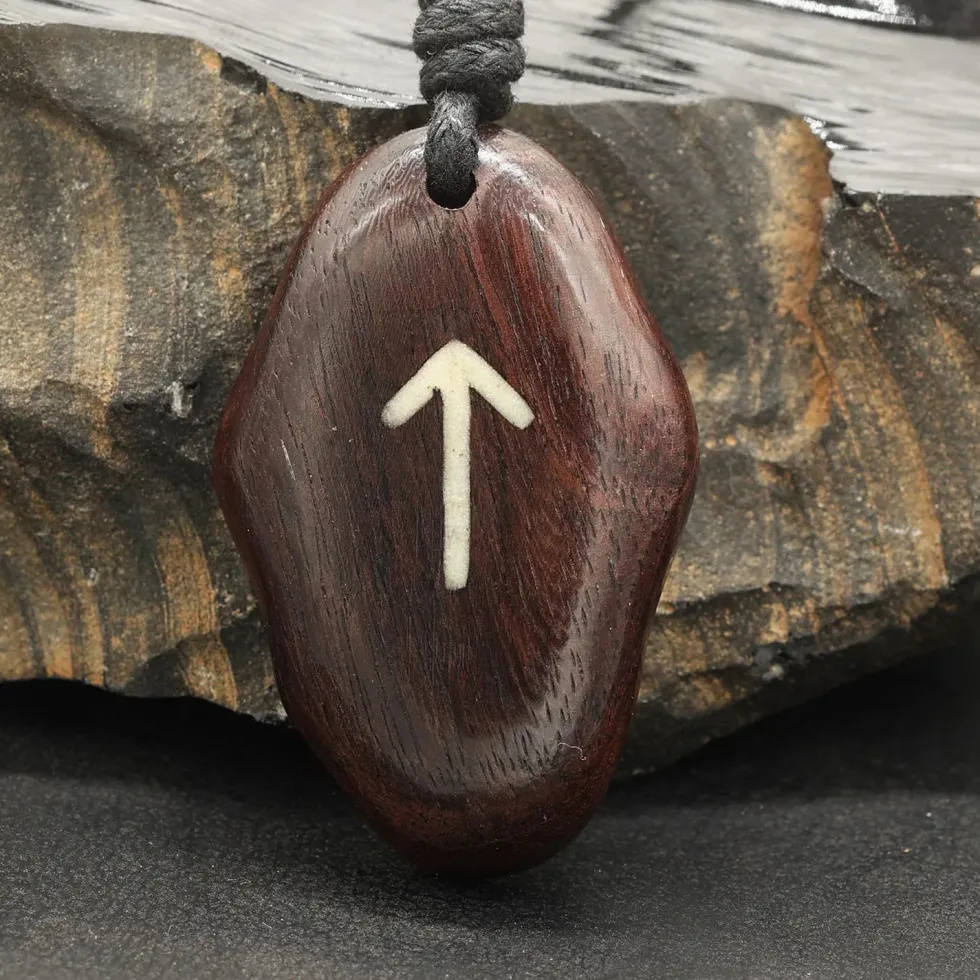 Rune Holz Schmuck tiwaz - älteres Futhark