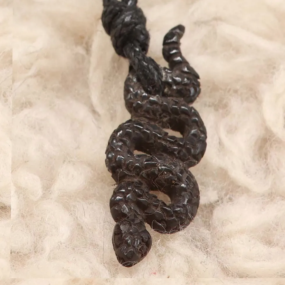 Schlange 3cm Horn Anhänger geschnitzter Schmuck
