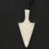 Schmuck Anhänger Pfeilspitze Handarbeit Kette geschnitzt
